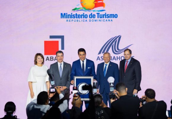 Asociación de Bancos de la República Dominicana reconoce labor del ministro David Collado