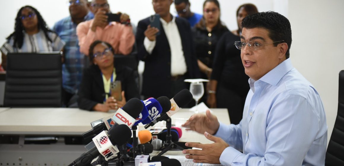 IMG_8249 Fellito Suberví defiende las obras entregadas desde la CAASD