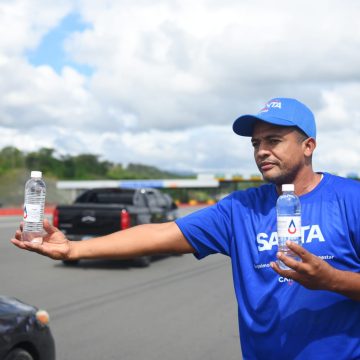 CAASD distribuye botellas de agua en peajes del Gran Santo Domingo por Semana Santa