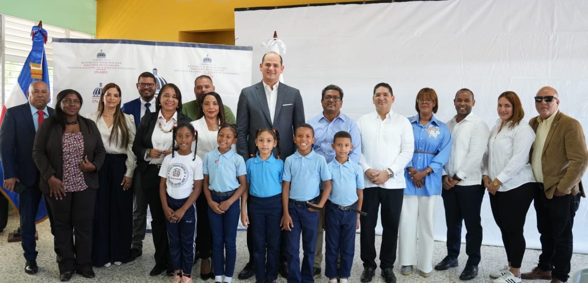 El INABIE beneficiará a más de 51,000 estudiantes de Los Alcarrizos con atención en nuevo módulo de salud bucal