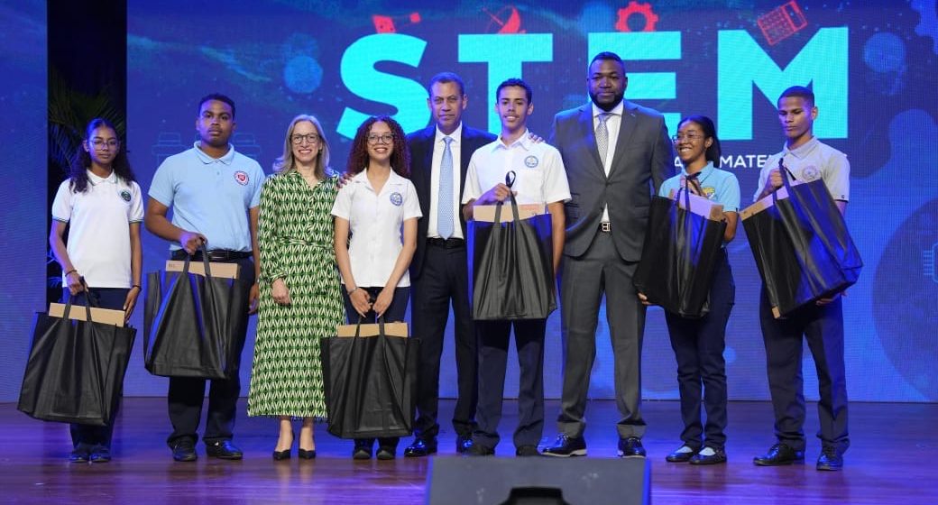 Indotel y MINERD reconocen a más de 300 estudiantes destacados en disciplinas STEM