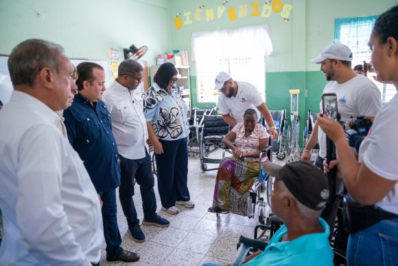 Propeep extiende mano solidaria a cientos de familias tras lluvias abundantes en Imbert y Montellano