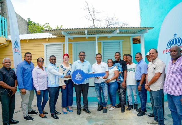 Propeep cumple sueño de un hogar digno a una humilde familia de Los Guandules en el Distrito Nacional.
