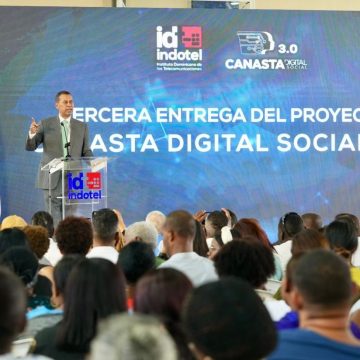Indotel impulsa inclusión tecnológica con entrega de Canasta Digital Social 3.0 a más de 350 personas en Circunscripción 3 del DN
