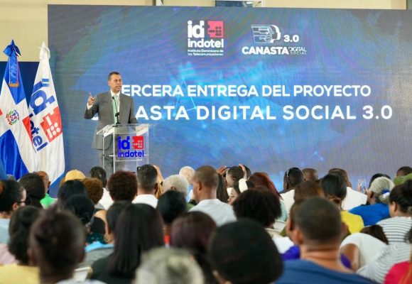 Indotel impulsa inclusión tecnológica con entrega de Canasta Digital Social 3.0 a más de 350 personas en Circunscripción 3 del DN