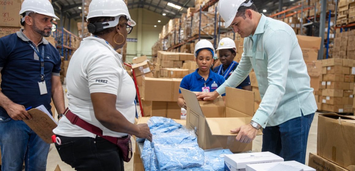 INABIE inicia distribución de útiles escolares en beneficio de más de 1.8 millones de estudiantes