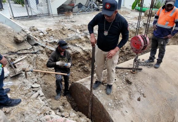 MICM y CECCOM desmantelan estación clandestina que operaba con tanques soterrados en San Juan