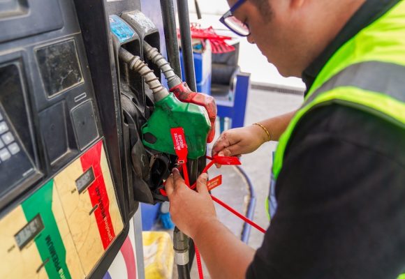 MICM y CECCOM cierran estación de combustibles en Montecristi por vender gasolina premium de baja calidad