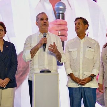 Empresario Manuel Estrella destaca estabilidad económica, crecimiento sostenido y confianza para invertir en el país durante la inauguración de EcoAcero en San Pedro de Macorís
