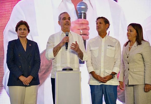 Empresario Manuel Estrella destaca estabilidad económica, crecimiento sostenido y confianza para invertir en el país durante la inauguración de EcoAcero en San Pedro de Macorís