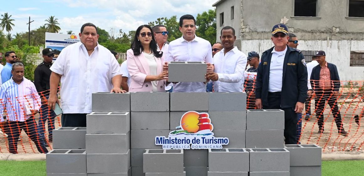 Turismo inicia obra en Las Clavellinas de Azua.
