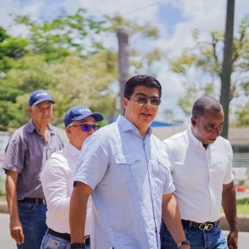 “La CAASD te escucha” llega a Cuesta Hermosa con limpieza de decenas de imbornales y corrección de averías