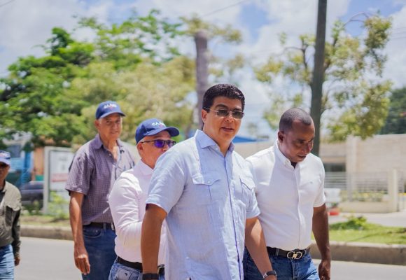 “La CAASD te escucha” llega a Cuesta Hermosa con limpieza de decenas de imbornales y corrección de averías