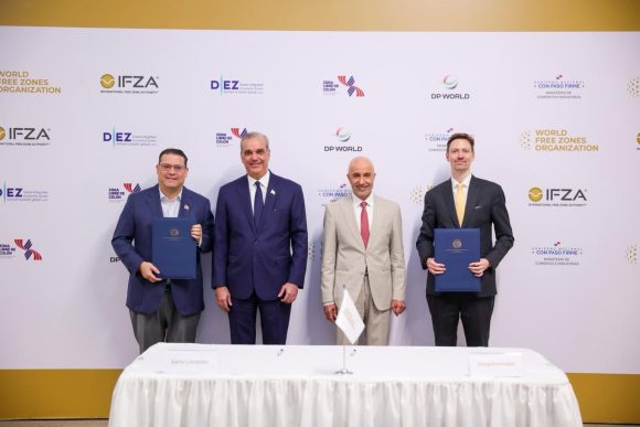 MINISTERIO DE INDUSTRIA, COMERCIO Y MIPYMES Y DP WORLD ANUNCIAN INVERSIÓN ADICIONAL EN EL 2026 DE USD$100M PARA EL DESARROLLO DE ECOSISTEMA LOGÍSTICO EN REPÚBLICA DOMINICANA