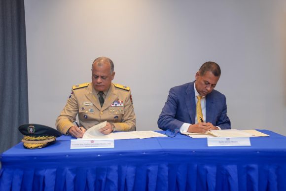 Indotel y Ministerio de Defensa coordinan acciones para fortalecer la vigilancia tecnológica y el uso eficiente del espectro