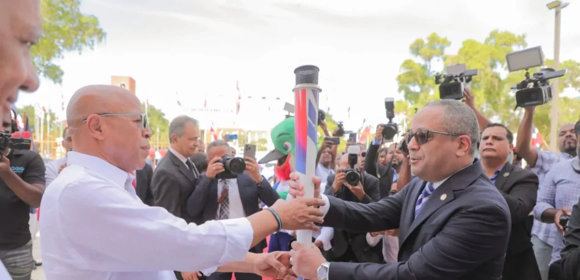 Alfredo Pacheco encabeza recibimiento de la antorcha de los Juegos Centroamericanos