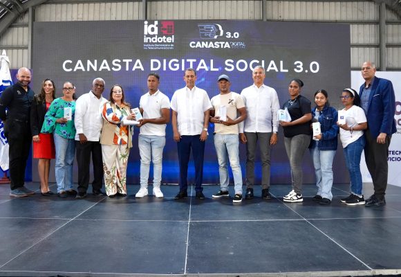 Indotel lleva inclusión digital a más de 400 beneficiarios en Santiago con entrega de Canasta Digital Social 3.0