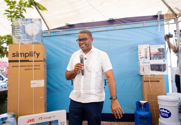 Propeep realiza donación de enseres a la Defensa Civil en el municipio Santo Domingo Oeste