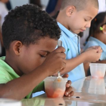 INABIE resalta aporte a la nutrición escolar con el servicio de más de 230 millones de raciones de frutas durante el pasado año escolar