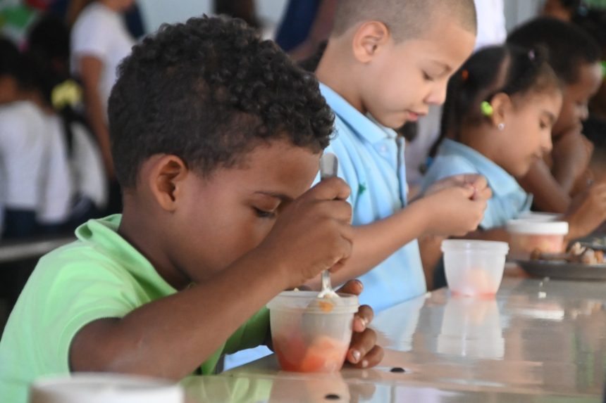 INABIE resalta aporte a la nutrición escolar con el servicio de más de 230 millones de raciones de frutas durante el pasado año escolar