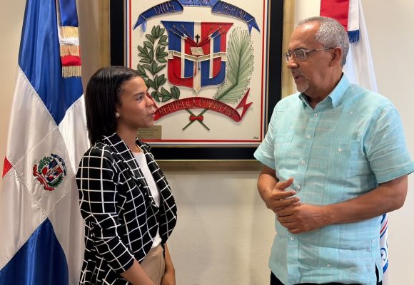 Sobreviviente de daño pulmonar por uso de vape visita el CND y se convierte en voz de los jóvenes