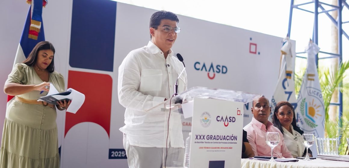 Fellito Suberví encabeza graduación de 24 nuevos bachilleres técnicos del Liceo CAASD
