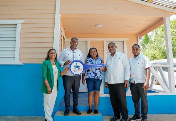 a09865b0-bfa8-4569-a333-5705a0dee0b7 Propeep entrega dos casas construidas, amuebladas y equipadas a familias de escasos recursos en Cevicos