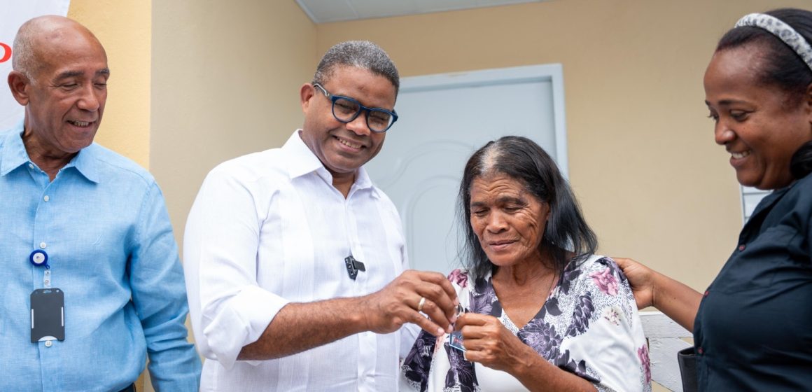 Propeep construye y entrega vivienda digna a doña Olinda de 73 años, en Manoguayabo, que le devuelve tranquilidad y esperanza a toda su familia