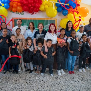 2637b7bc-fea7-4144-aeda-279f9f6063f1 ”A la escuela con Propeep” lleva útiles escolares, alegría y esperanza a niños de Jamao al Medio