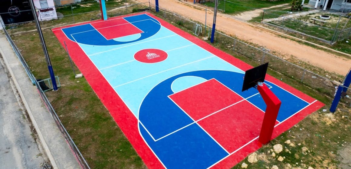 Propeep impulsa plan para acondicionar canchas de baloncesto y espacios deportivos en comunidades vulnerables