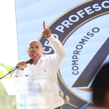 Alfredo Pacheco encabeza inicio del año escolar 2026-2027 en SDO