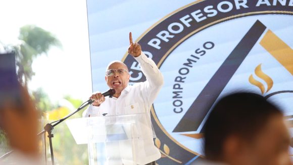 Alfedo-Pacheco-2 Alfredo Pacheco encabeza inicio del año escolar 2026-2027 en SDO