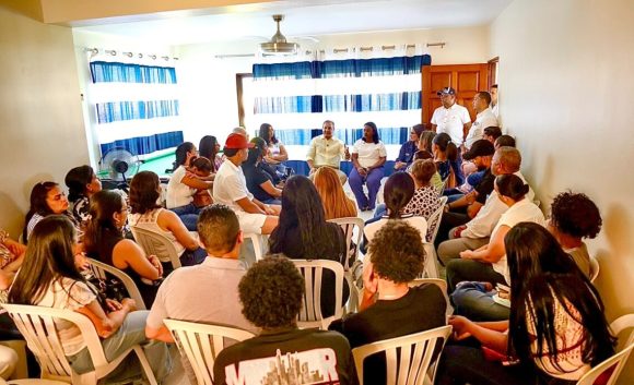 WhatsApp-Image-2026-07-30-at-2.36.03-PM-1140x694 Abel Martínez conversa con comunitarios de Las Dianas