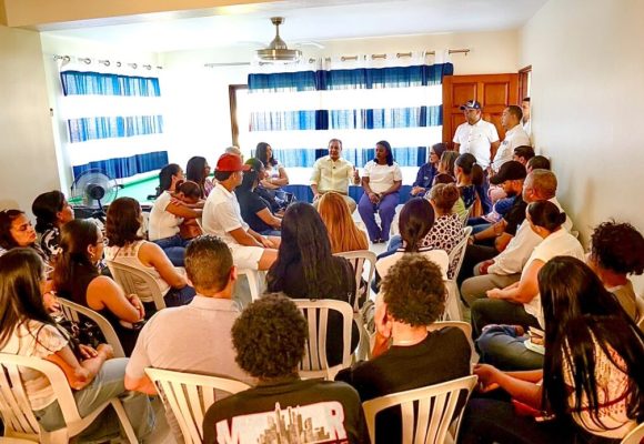WhatsApp-Image-2026-07-30-at-2.36.03-PM-1140x694 Abel Martínez conversa con comunitarios de Las Dianas