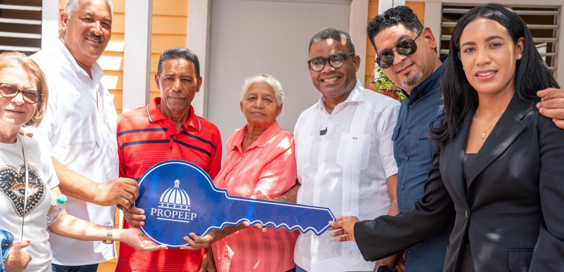 Propeep promete seguir llevando soluciones a hogares donde “llueve adentro y escampa afuera”