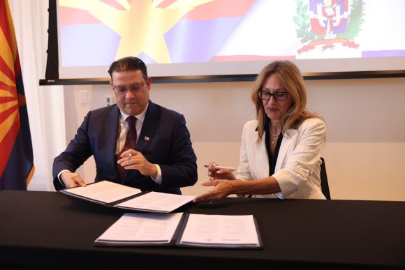 f2e22d8a-1f64-44ba-9a5a-1bf2bdd17ac9 Ministro Yayo Sanz Lovatón firma alianza con Arizona para impulsar la industria de semiconductores