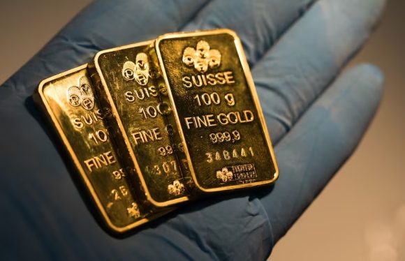 El oro cae desde máximos históricos, pero analistas descartan fin del ciclo alcista