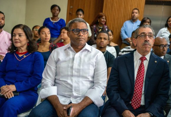 Gobierno mejora condiciones jóvenes residen en Torre Estudiantil UASD