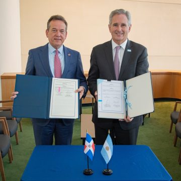 República Dominicana y Argentina suscriben acuerdo para ampliar conectividad aérea y oportunidades comerciales