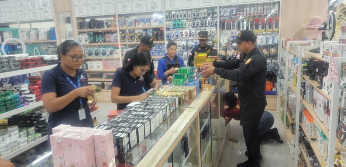 MICM y CECCOM continúan intervenciones en comercios chinos de Santiago
