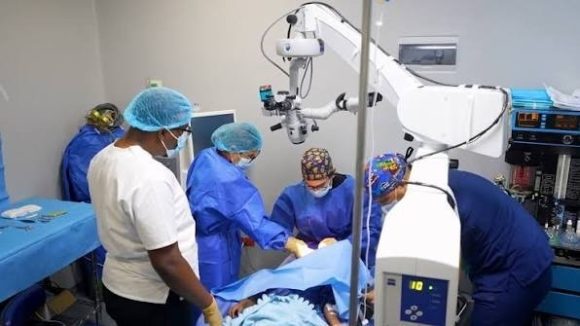 El INABIE realiza cirugías visuales especializadas a nueve estudiantes más