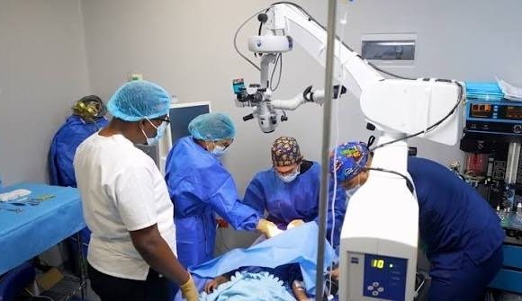 El INABIE realiza cirugías visuales especializadas a nueve estudiantes más