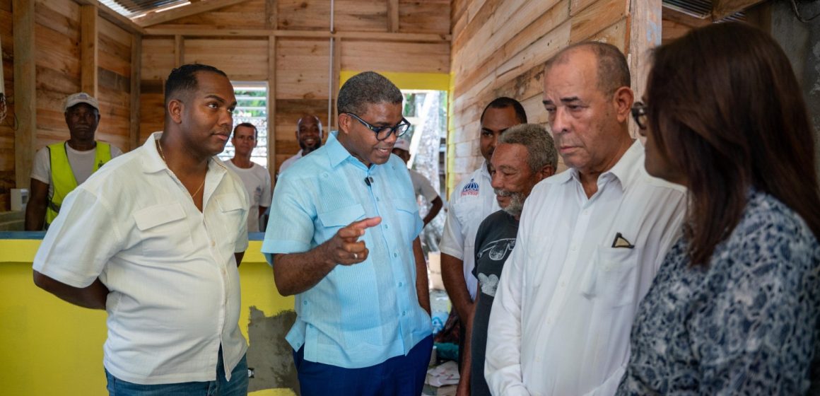 Propeep, junto a otras instituciones, inicia plan de intervención de casas, peatonales y entrega canchas deportivas en Sánchez