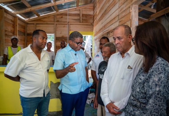 Propeep, junto a otras instituciones, inicia plan de intervención de casas, peatonales y entrega canchas deportivas en Sánchez