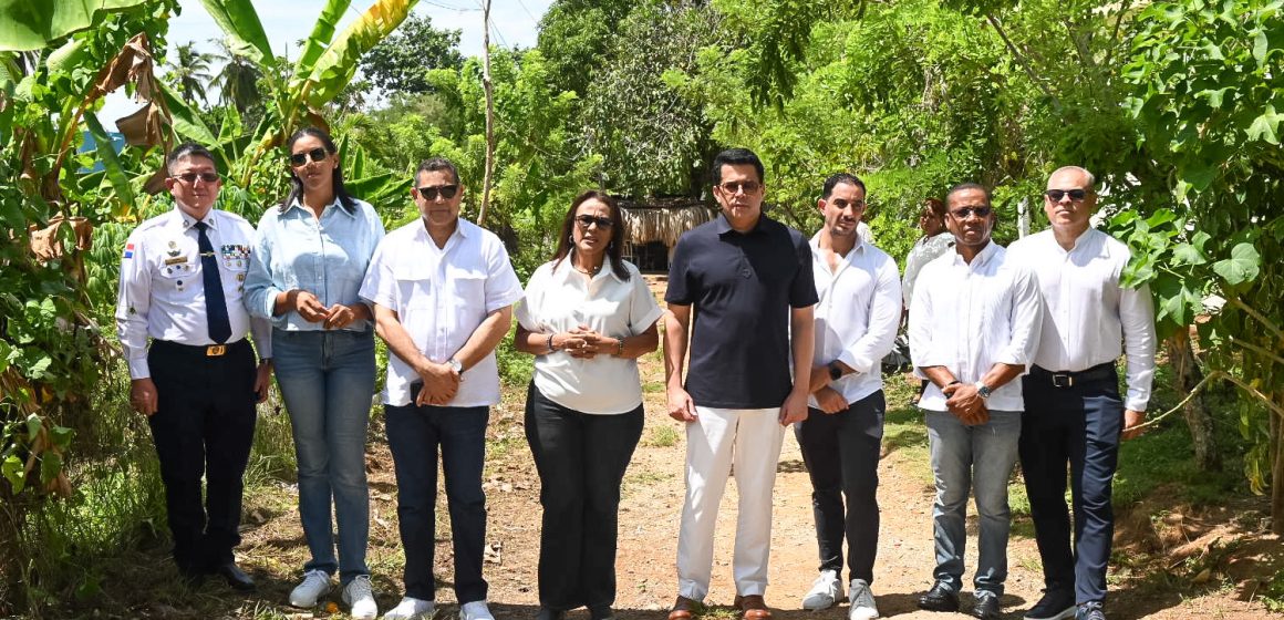 David Collado deja iniciada nuevas obras en Arroyo Barril, Samaná.
