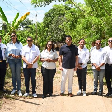 David Collado deja iniciada nuevas obras en Arroyo Barril, Samaná.