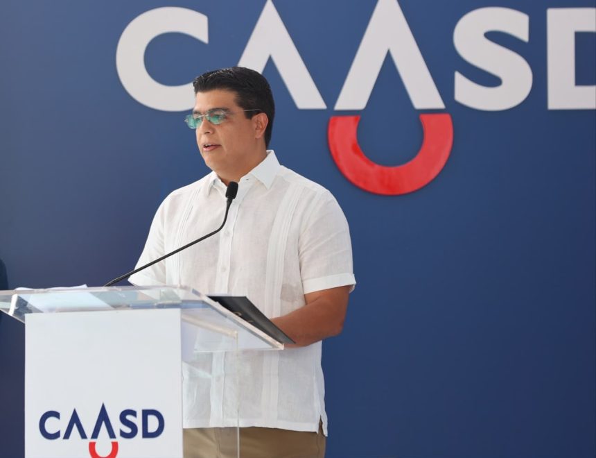 IMG_4471 Fellito Suberví llama frenar desperdicio agua y reafirma compromiso de CAASD con corrección fugas y averías
