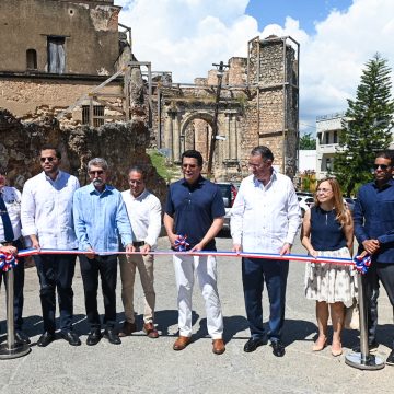 David Collado concluye entregas de calles intervenidas en Ciudad Colonial por 221 millones pesos.