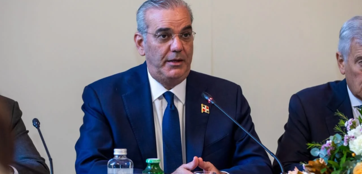 Imagen (6) Presidente Luis Abinader pide al pueblo dominicano desde el Vaticano orar por la salud del papa León XIV