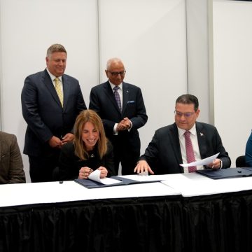 Yayo Sanz Lovatón firma alianza en SEMICON West para impulsar semiconductores en RD